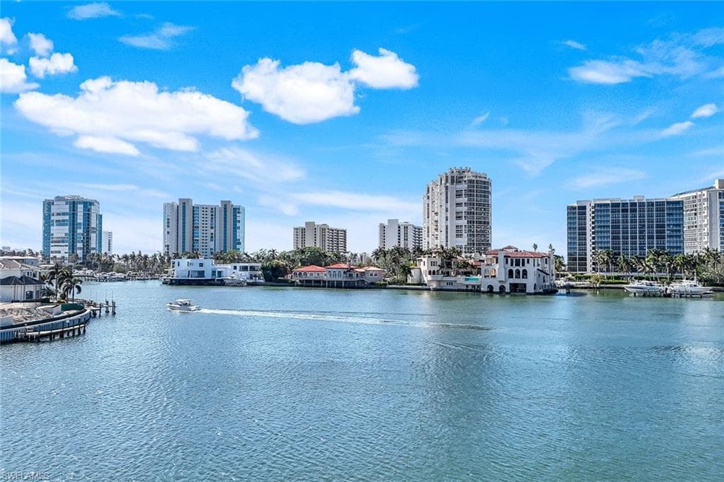 300 Park Shore Dr 1e, Naples, Fl 34103-31