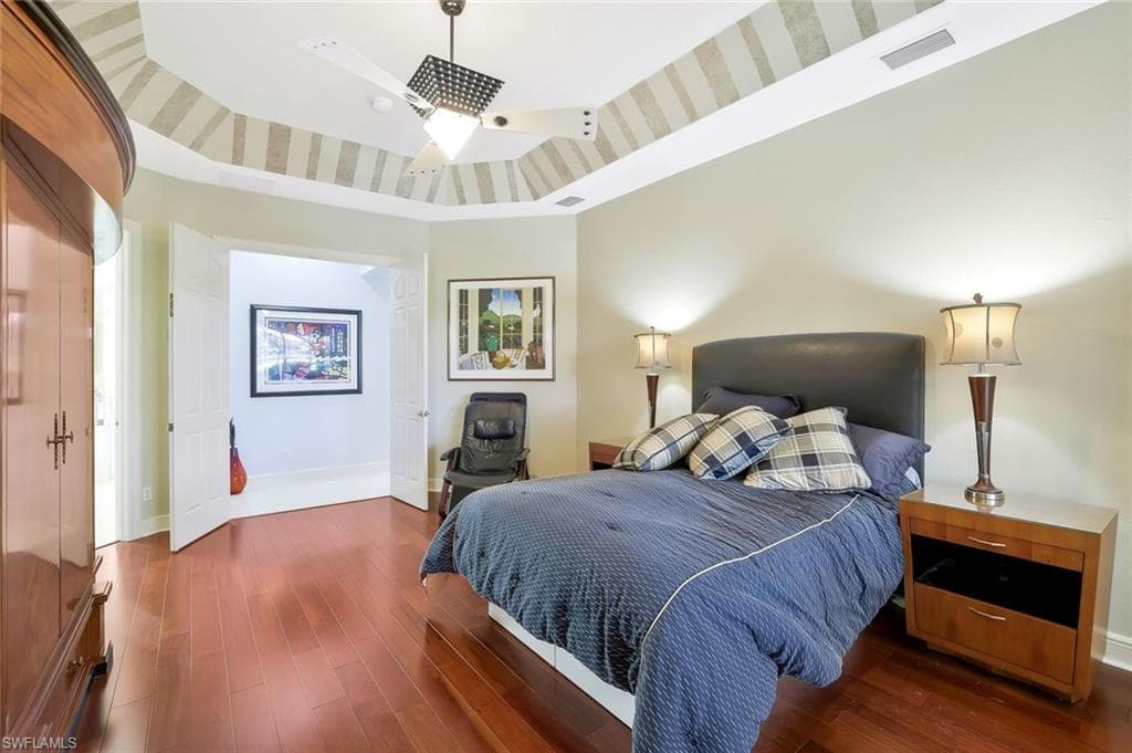 910 Villa Florenza Dr, Naples, FL 34119-10