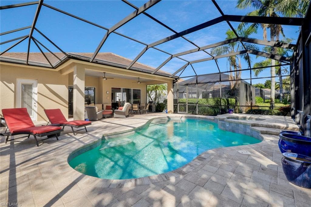 910 Villa Florenza Dr, Naples, FL 34119-20