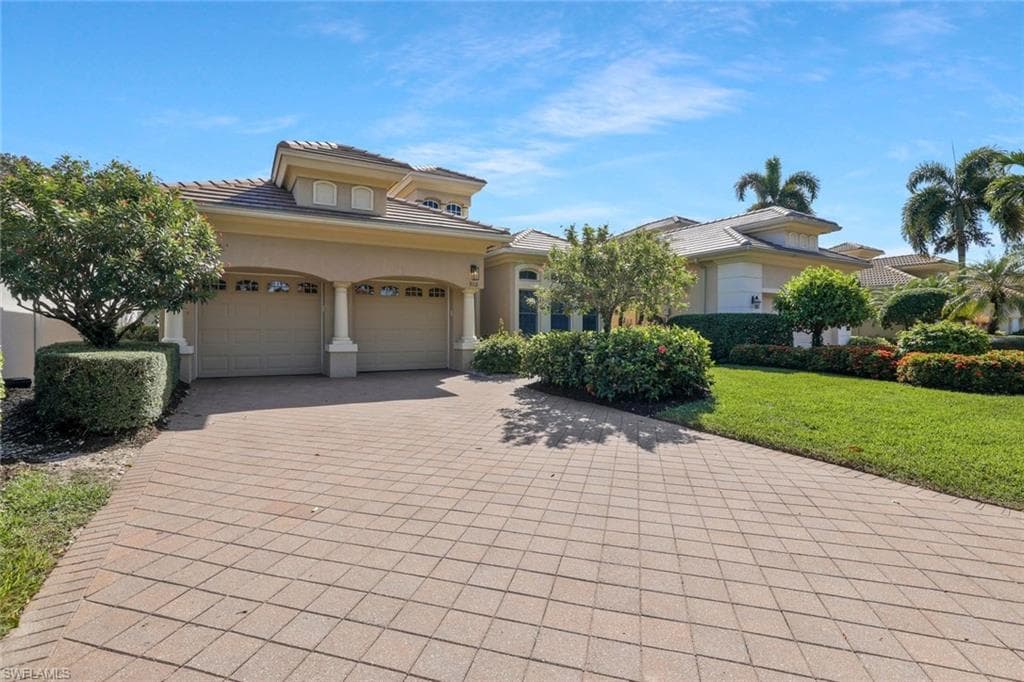 910 Villa Florenza Dr, Naples, FL 34119-28