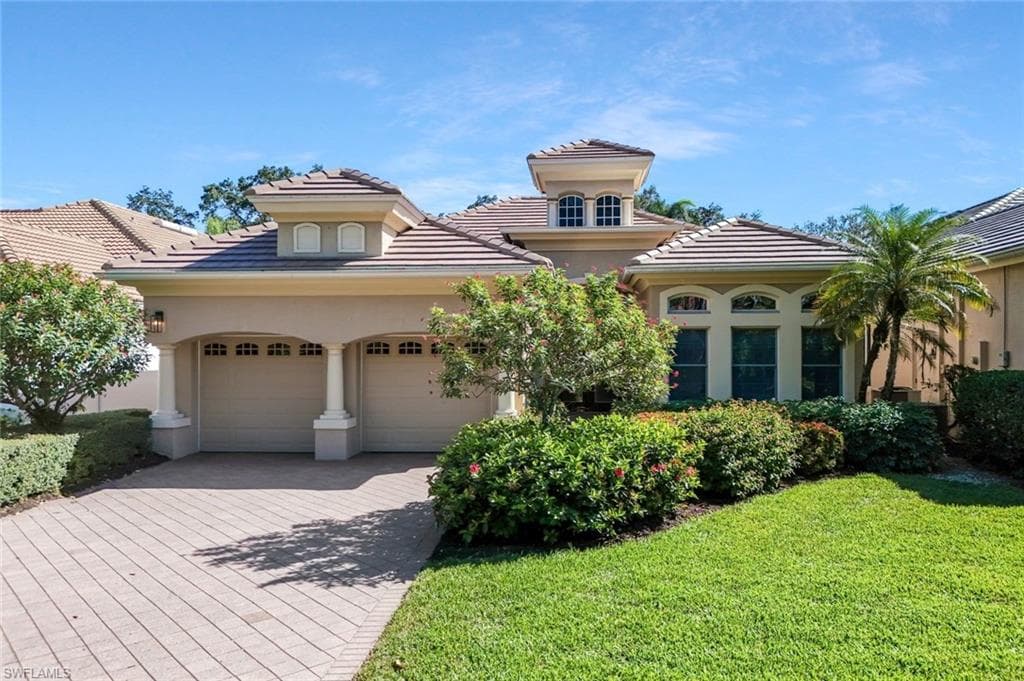 910 Villa Florenza Dr, Naples, FL 34119-3
