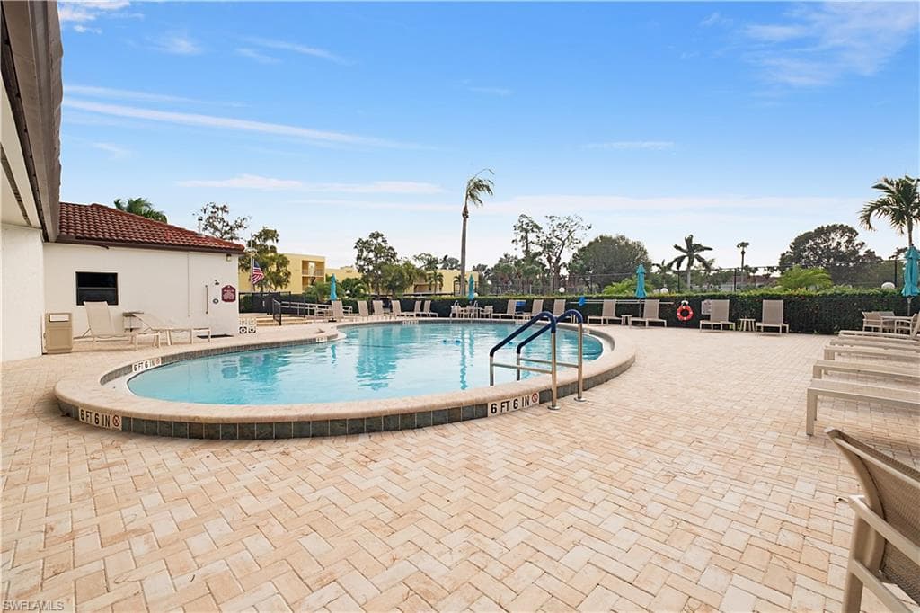 1086 Forest Lakes Dr 9305, Naples, FL 34105-20