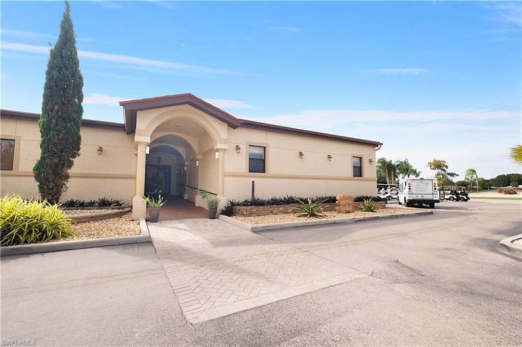 1086 Forest Lakes Dr 9305, Naples, FL 34105-21