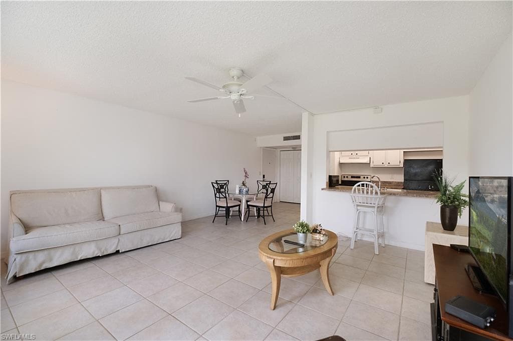 1086 Forest Lakes Dr 9305, Naples, FL 34105-4