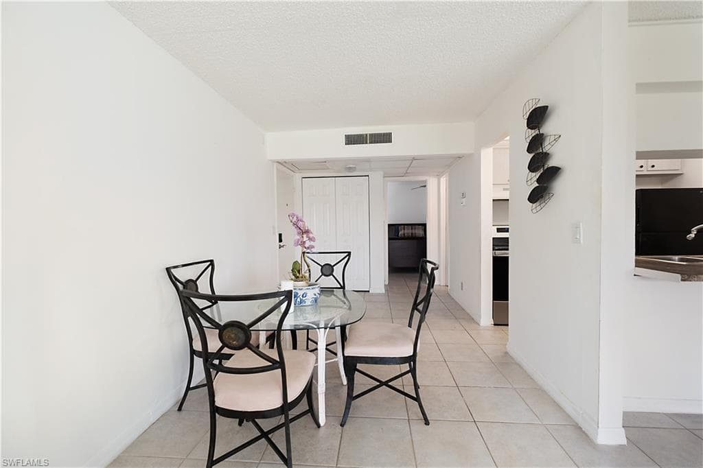 1086 Forest Lakes Dr 9305, Naples, FL 34105-5