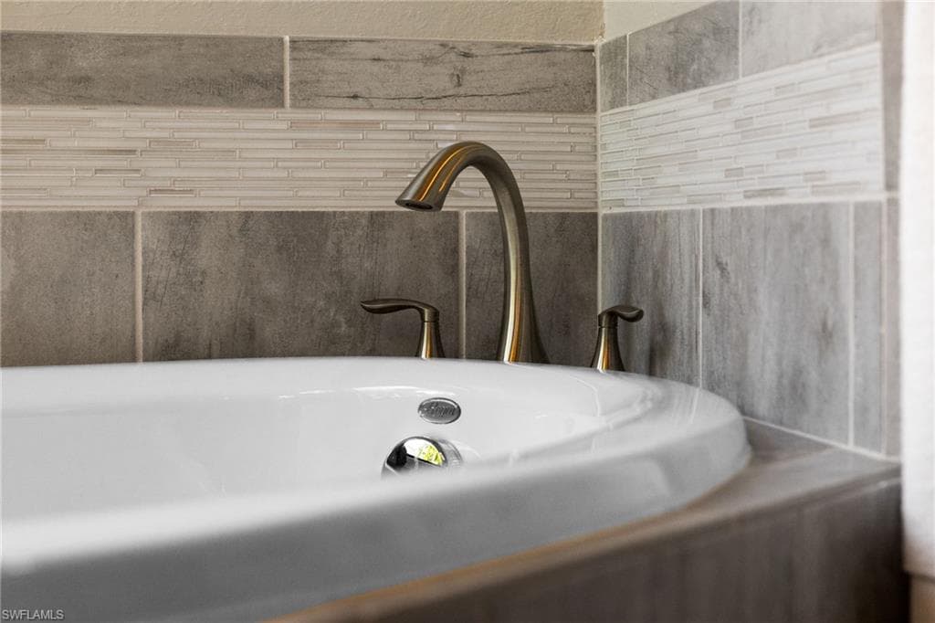 1819 Mustique St, Naples, FL 34120-24