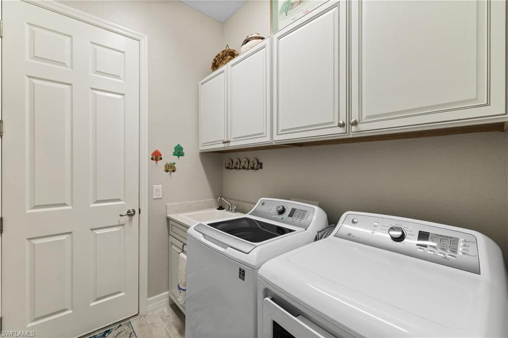 1819 Mustique St, Naples, FL 34120-26