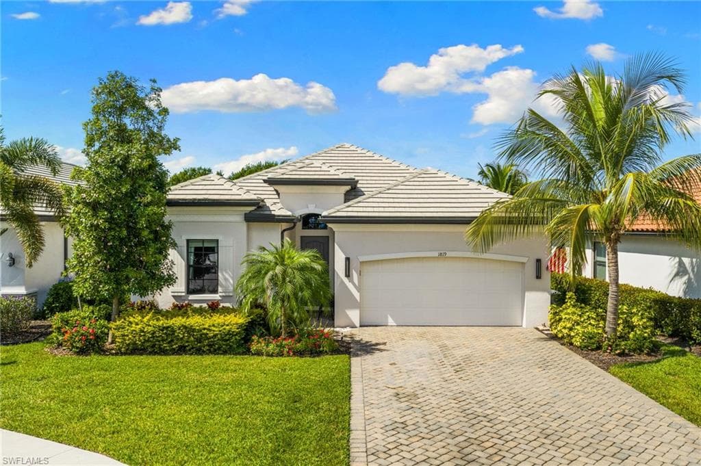 1819 Mustique St, Naples, FL 34120-1