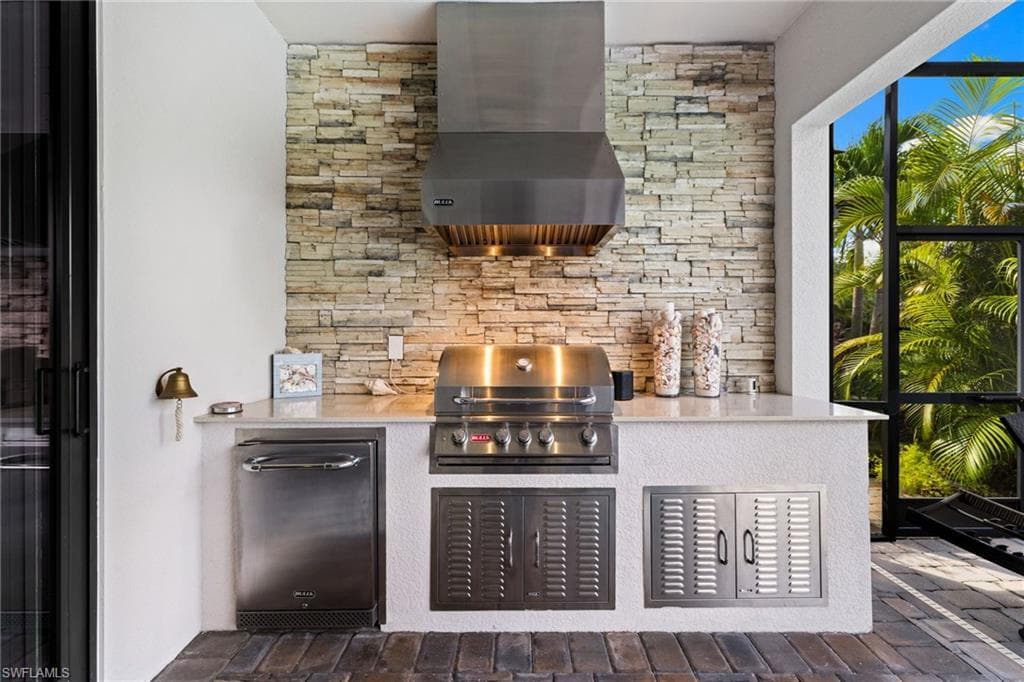 1819 Mustique St, Naples, FL 34120-30