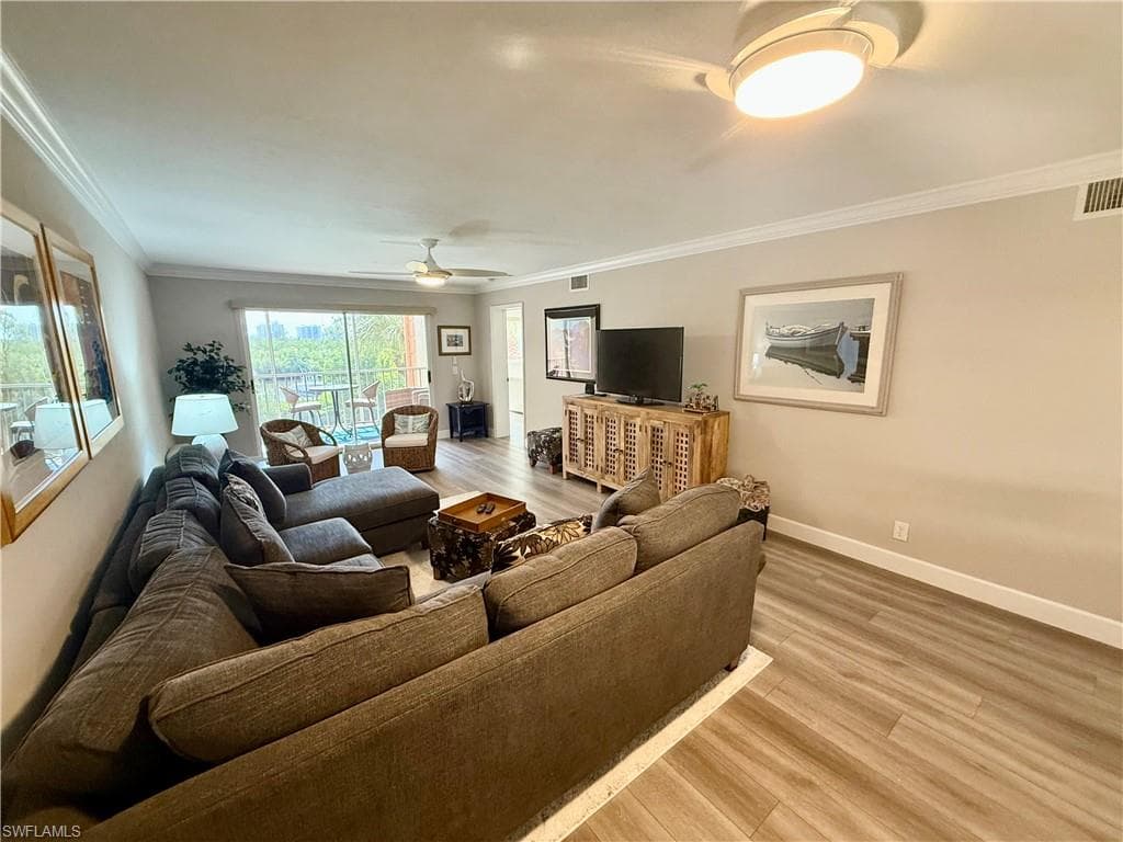 300 Horse Creek Dr 307, Naples, FL 34110-9