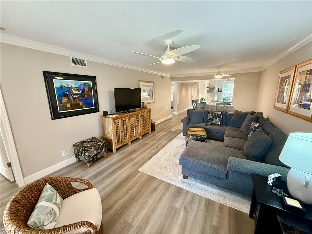 300 Horse Creek Dr 307, Naples, FL 34110-7