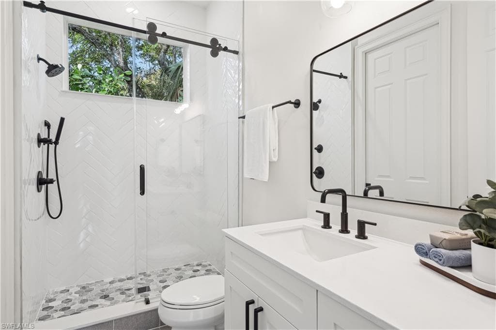 677 5th Ave N, Naples, FL 34102-23