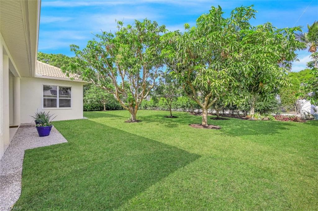 677 5th Ave N, Naples, FL 34102-27