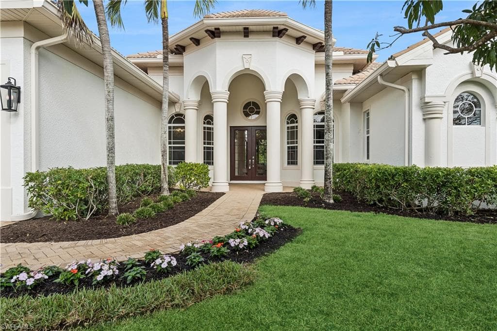 677 5th Ave N, Naples, FL 34102-7