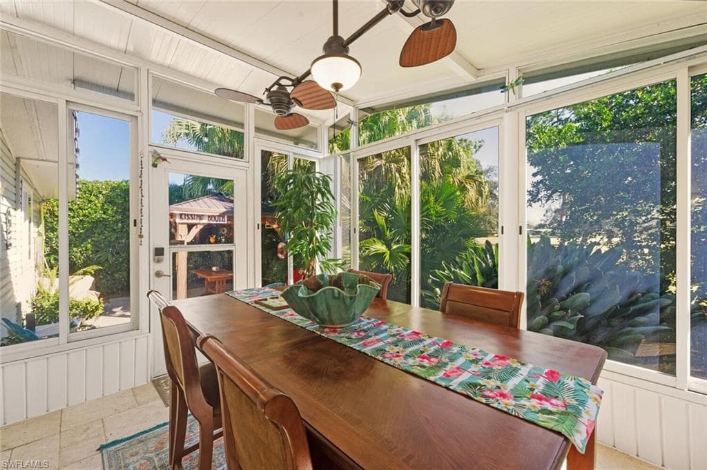 542 Charlemagne Blvd, Naples, FL 34112-22