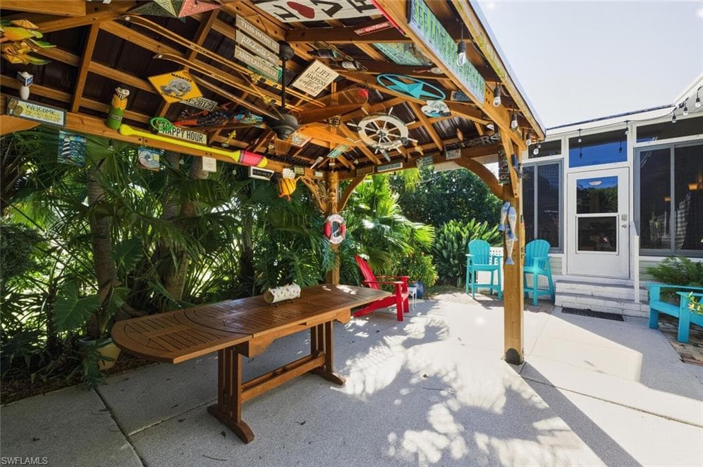 542 Charlemagne Blvd, Naples, FL 34112-24