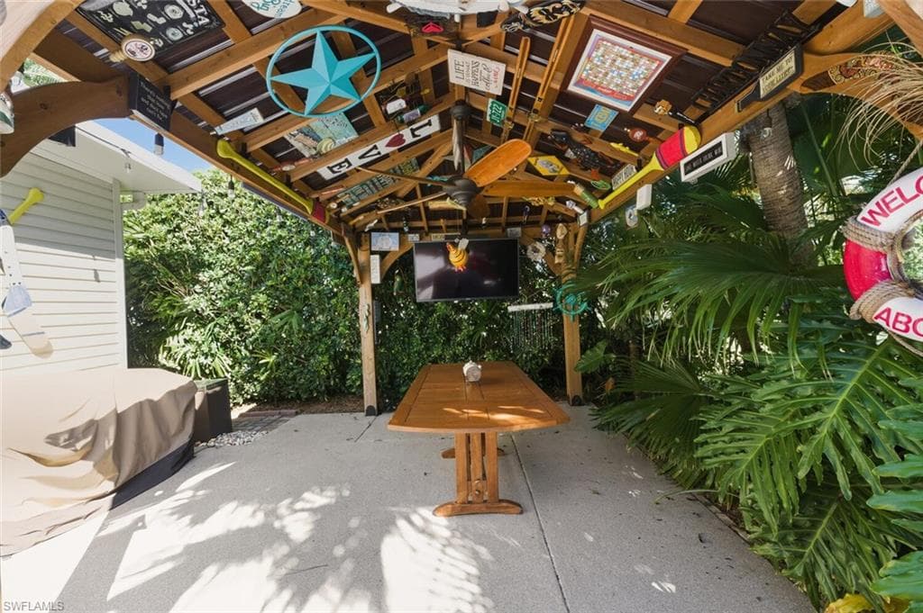 542 Charlemagne Blvd, Naples, FL 34112-25