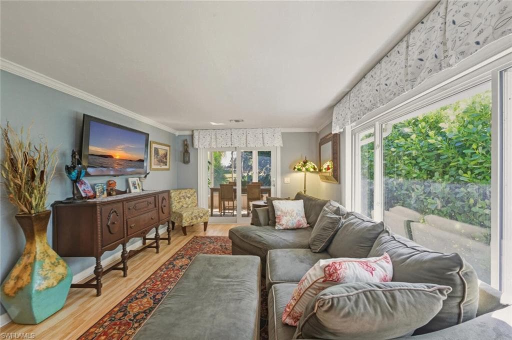 542 Charlemagne Blvd, Naples, FL 34112-6