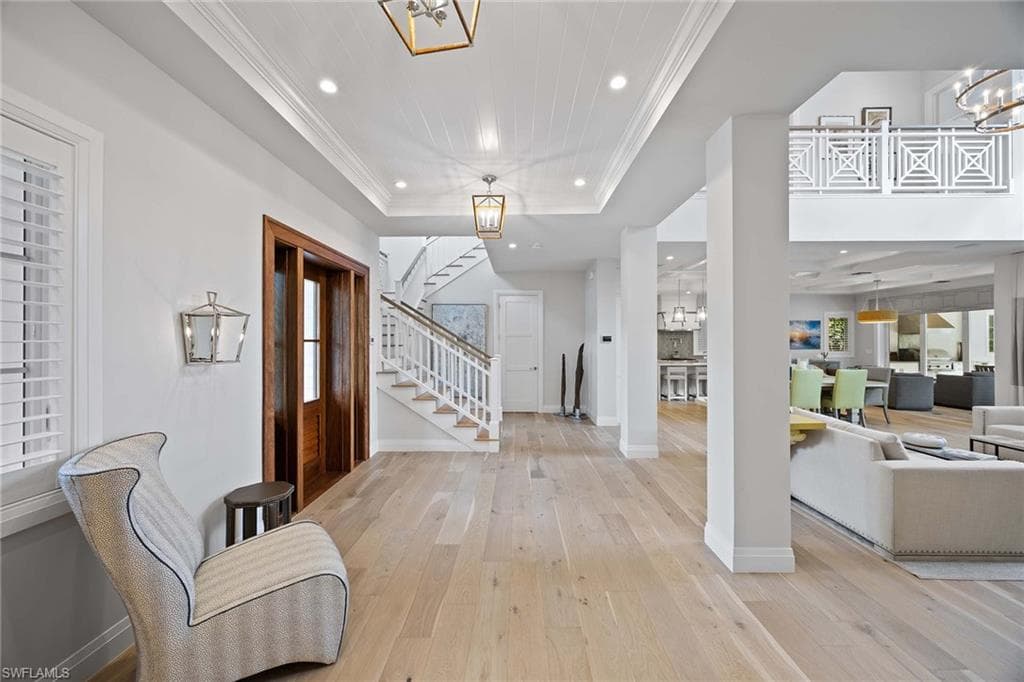 730 9th Ave S, Naples, FL 34102-8