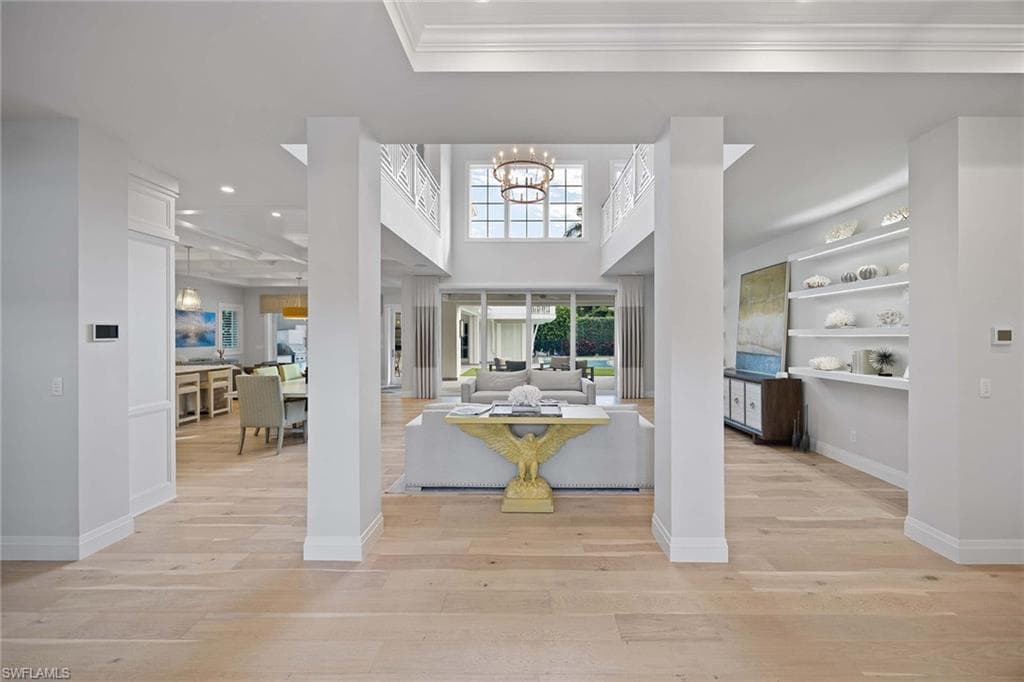 730 9th Ave S, Naples, FL 34102-9