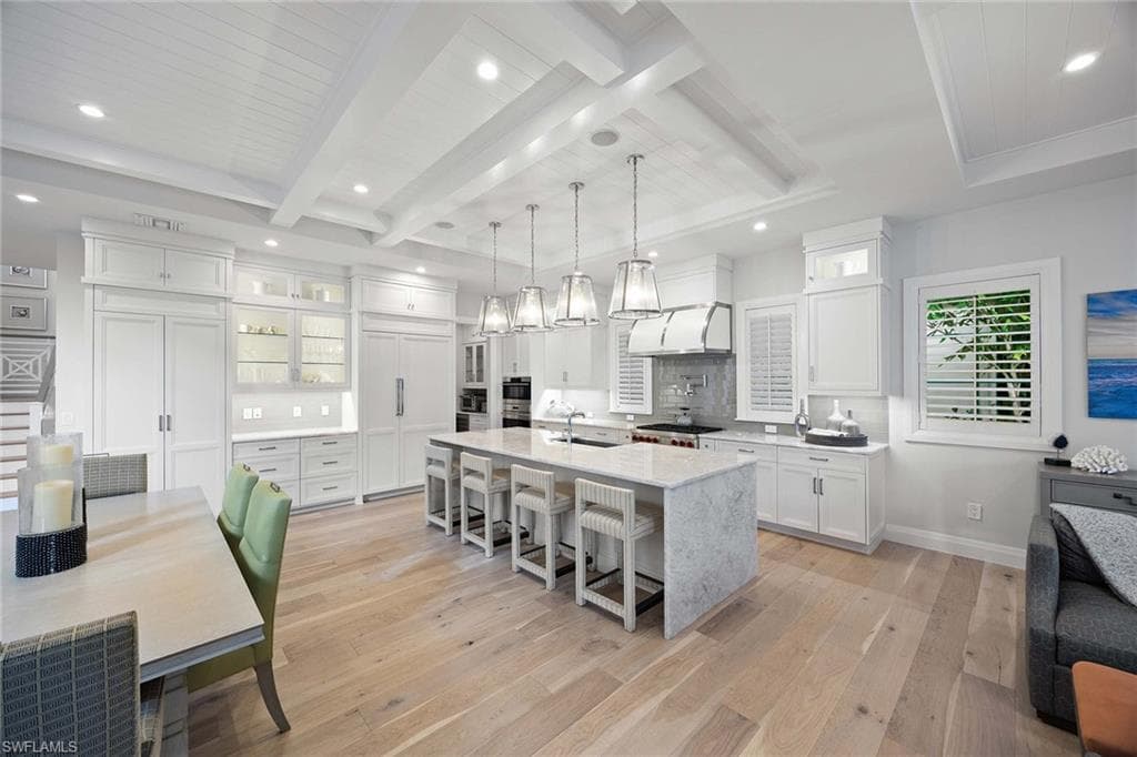 730 9th Ave S, Naples, FL 34102-13