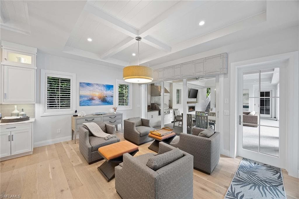 730 9th Ave S, Naples, FL 34102-14