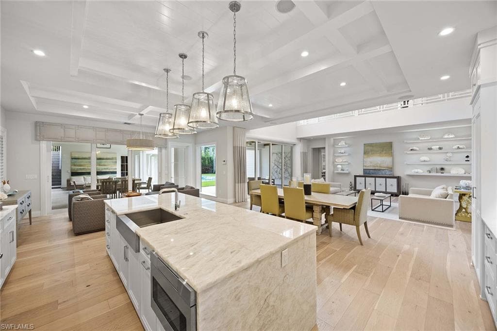 730 9th Ave S, Naples, FL 34102-20