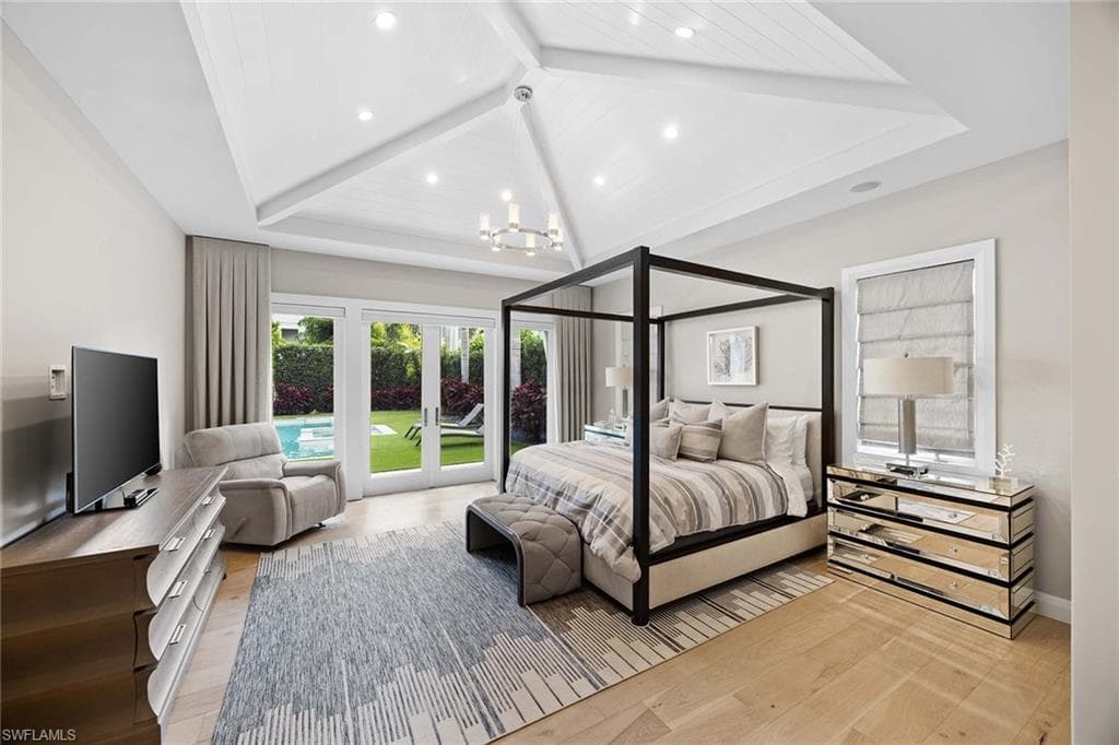 730 9th Ave S, Naples, FL 34102-24