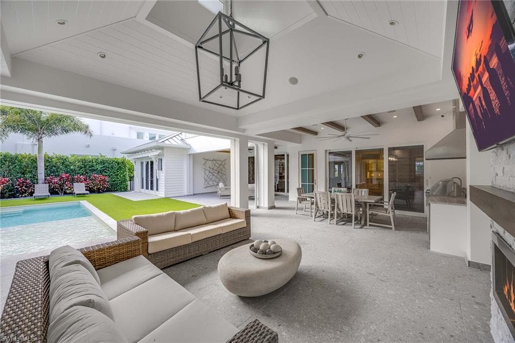 730 9th Ave S, Naples, FL 34102-38