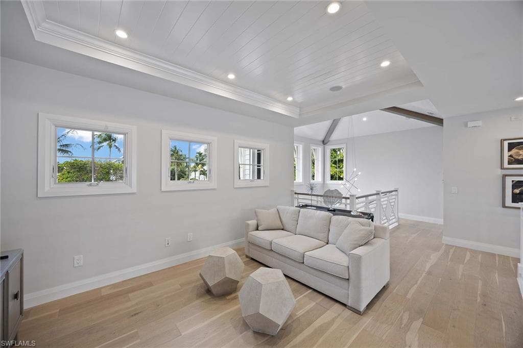 730 9th Ave S, Naples, FL 34102-44