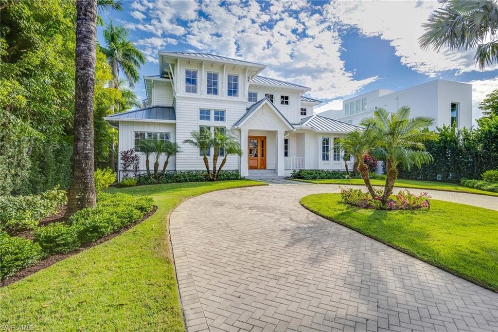 730 9th Ave S, Naples, FL 34102-3