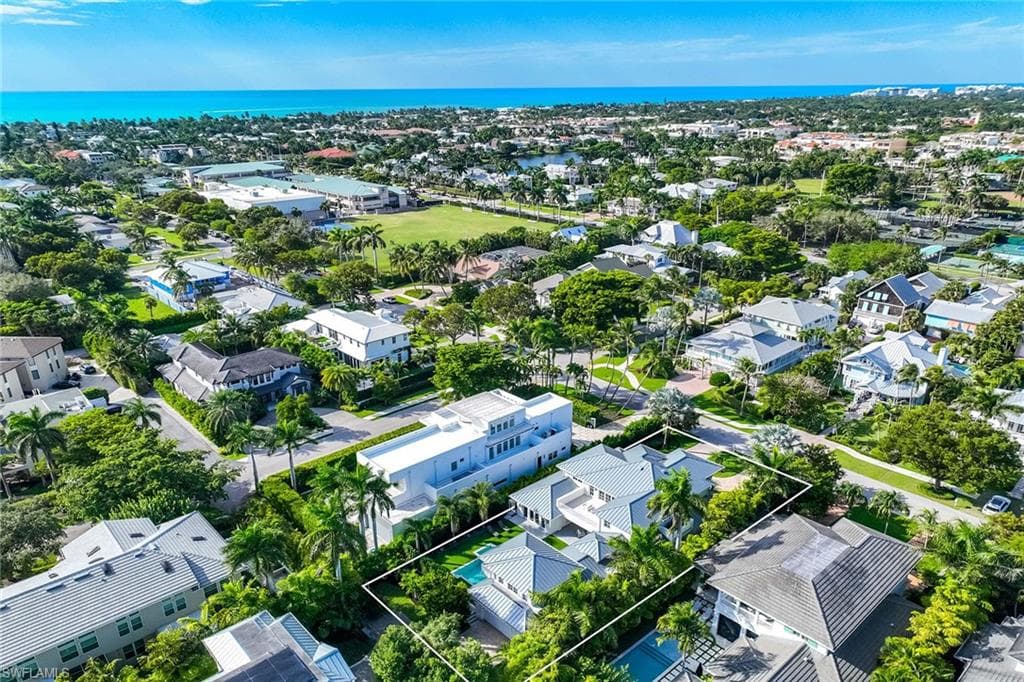 730 9th Ave S, Naples, FL 34102-4