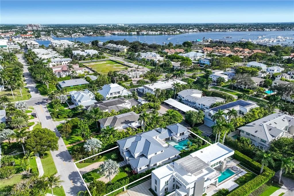 730 9th Ave S, Naples, FL 34102-6