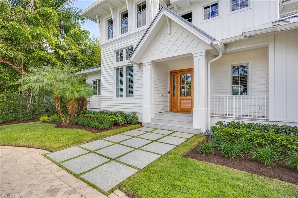 730 9th Ave S, Naples, FL 34102-7