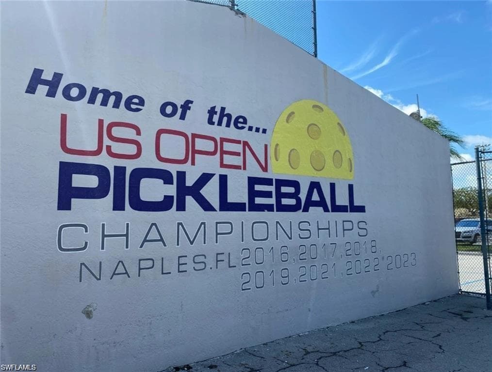 4613 Bayshore Dr B8, Naples, FL 34112-21