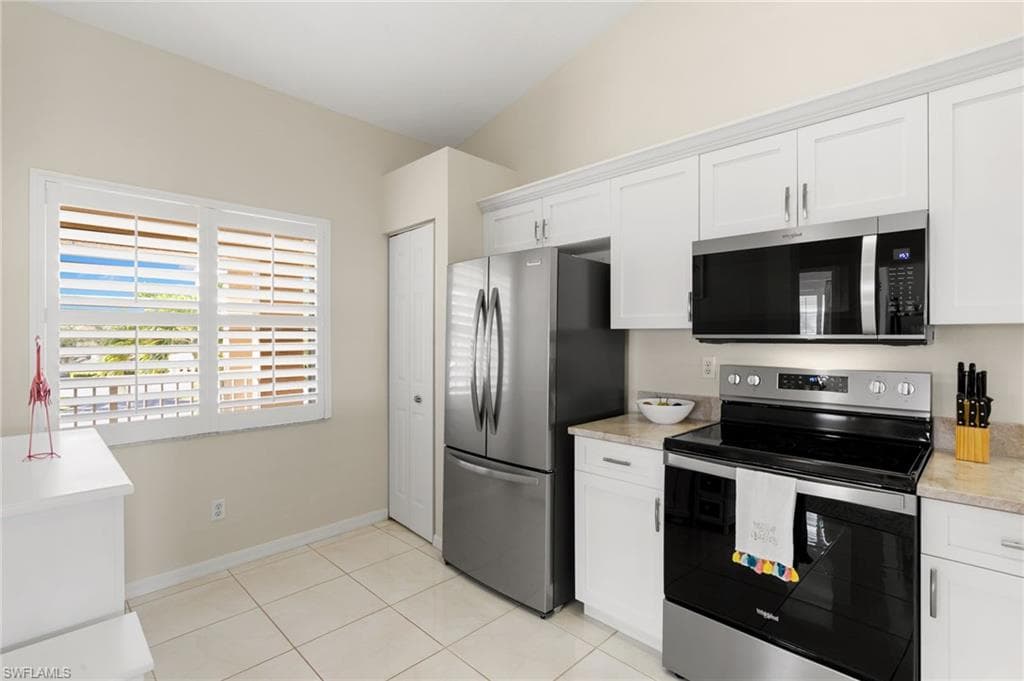 6660 Huntington Lakes Cir 204, Naples, FL 34119-8