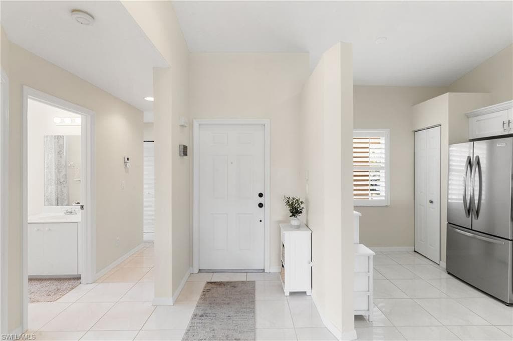 6660 Huntington Lakes Cir 204, Naples, FL 34119-12