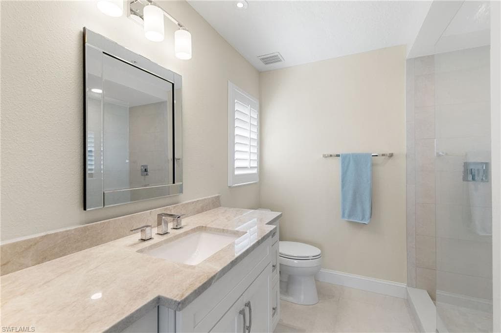 6660 Huntington Lakes Cir 204, Naples, FL 34119-16