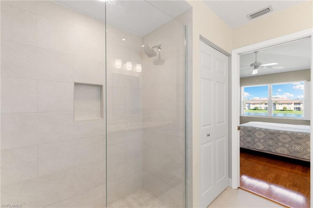 6660 Huntington Lakes Cir 204, Naples, FL 34119-17