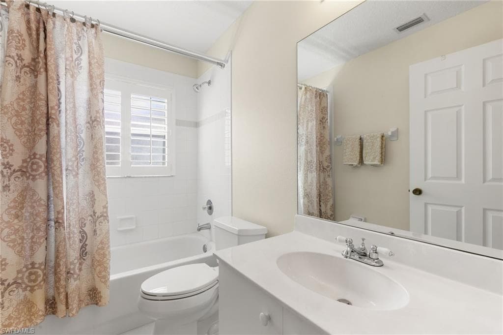 6660 Huntington Lakes Cir 204, Naples, FL 34119-20