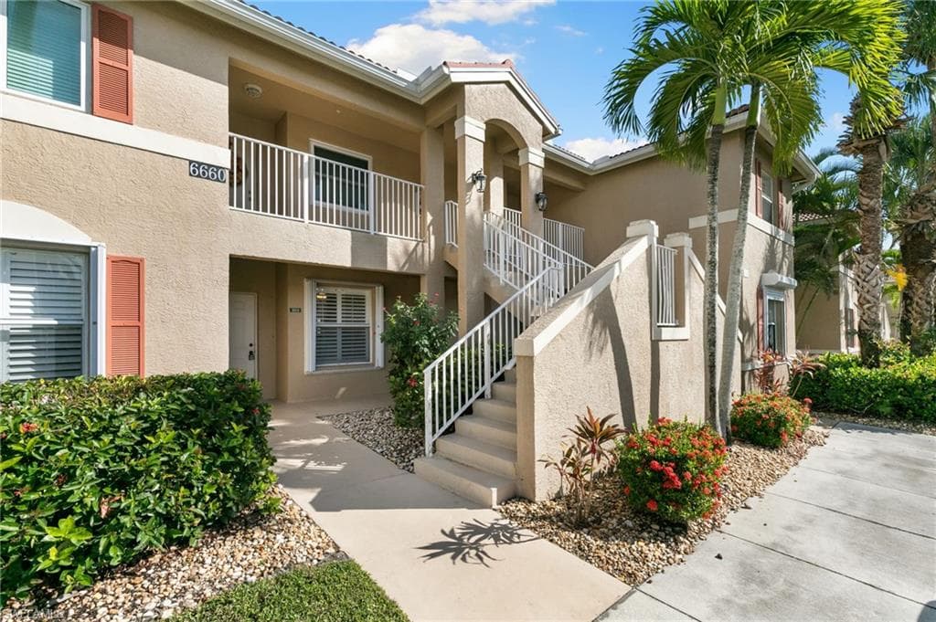 6660 Huntington Lakes Cir 204, Naples, FL 34119-24