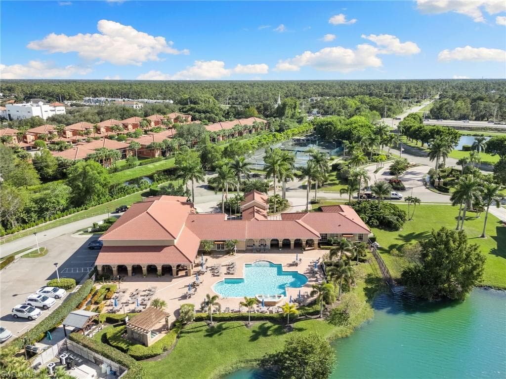 6660 Huntington Lakes Cir 204, Naples, FL 34119-26