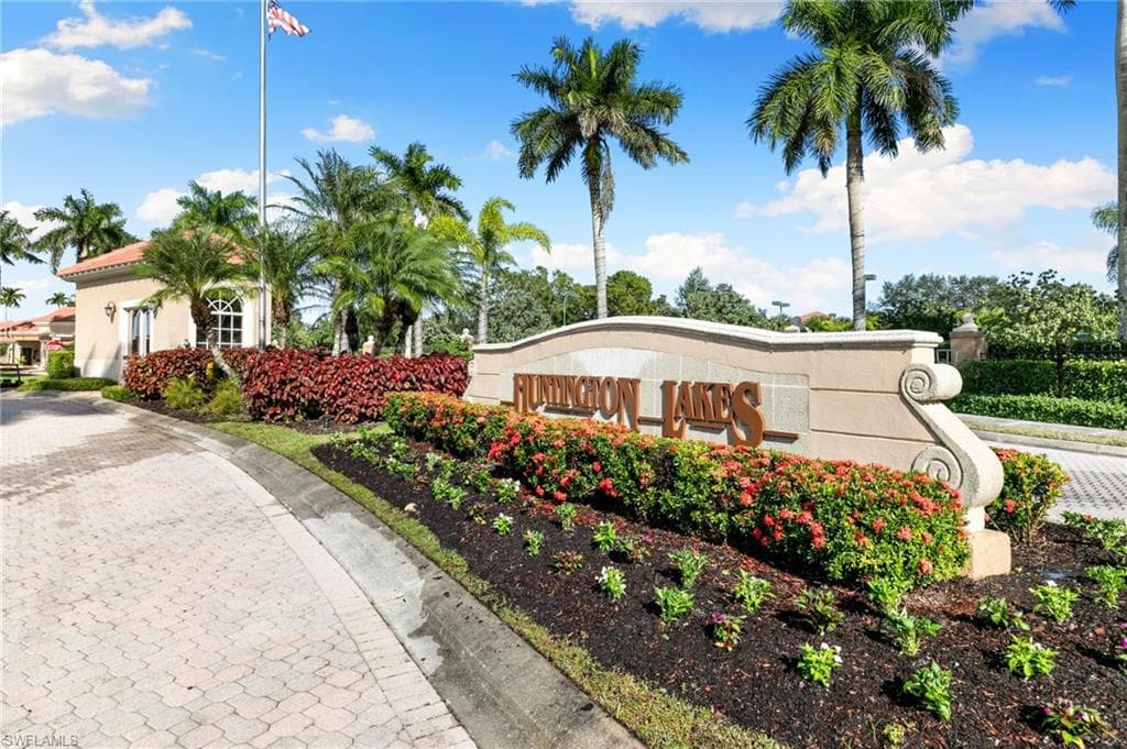 6660 Huntington Lakes Cir 204, Naples, FL 34119-27