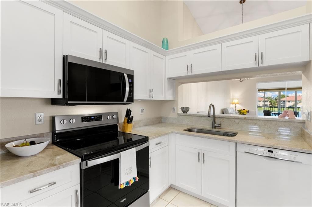 6660 Huntington Lakes Cir 204, Naples, FL 34119-6