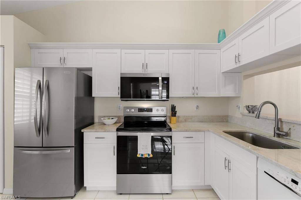 6660 Huntington Lakes Cir 204, Naples, FL 34119-7