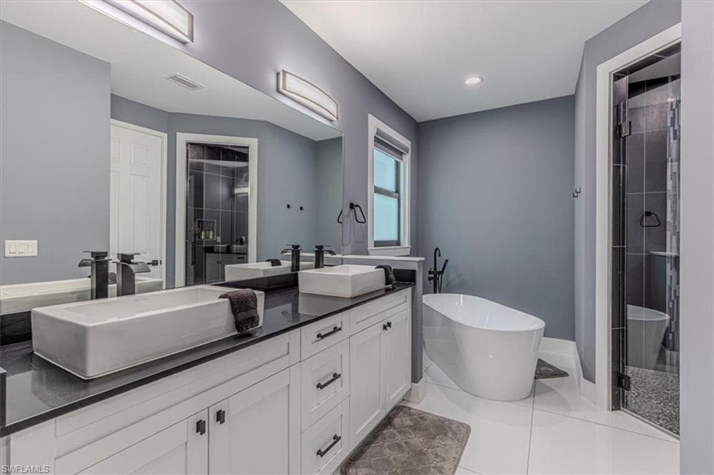 4029 2nd Ave SE, Naples, FL 34117-16