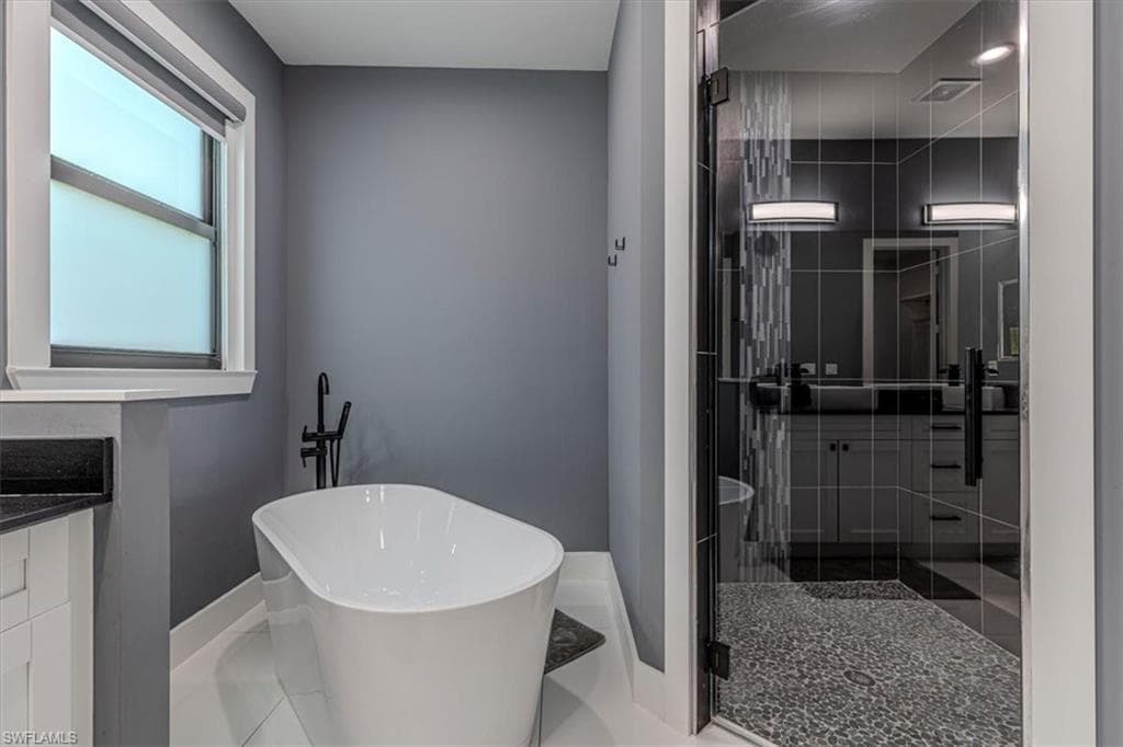 4029 2nd Ave SE, Naples, FL 34117-17