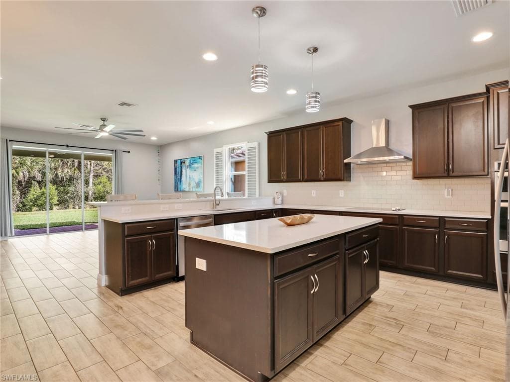 3853 Helmsman Dr, Naples, FL 34120-18