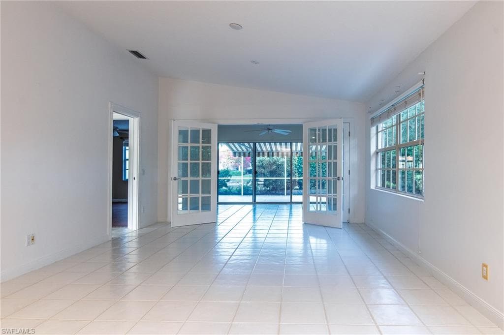 4050 Los Altos Ct, Naples, FL 34109-11