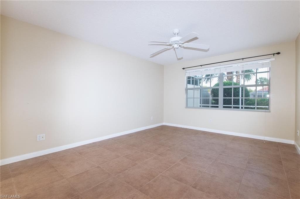 4050 Los Altos Ct, Naples, FL 34109-18